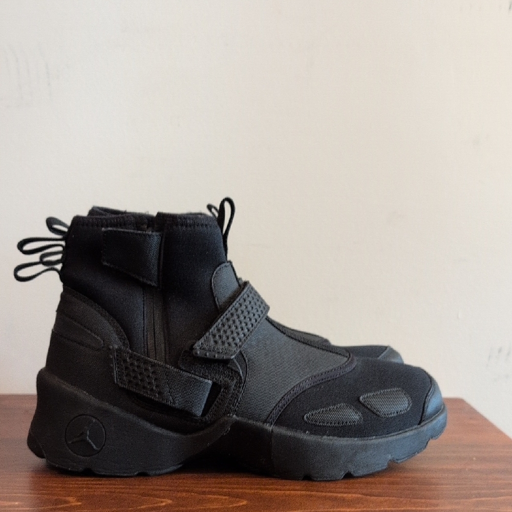Nike Air Jordan Trunner LX High Triple Black Sz 8